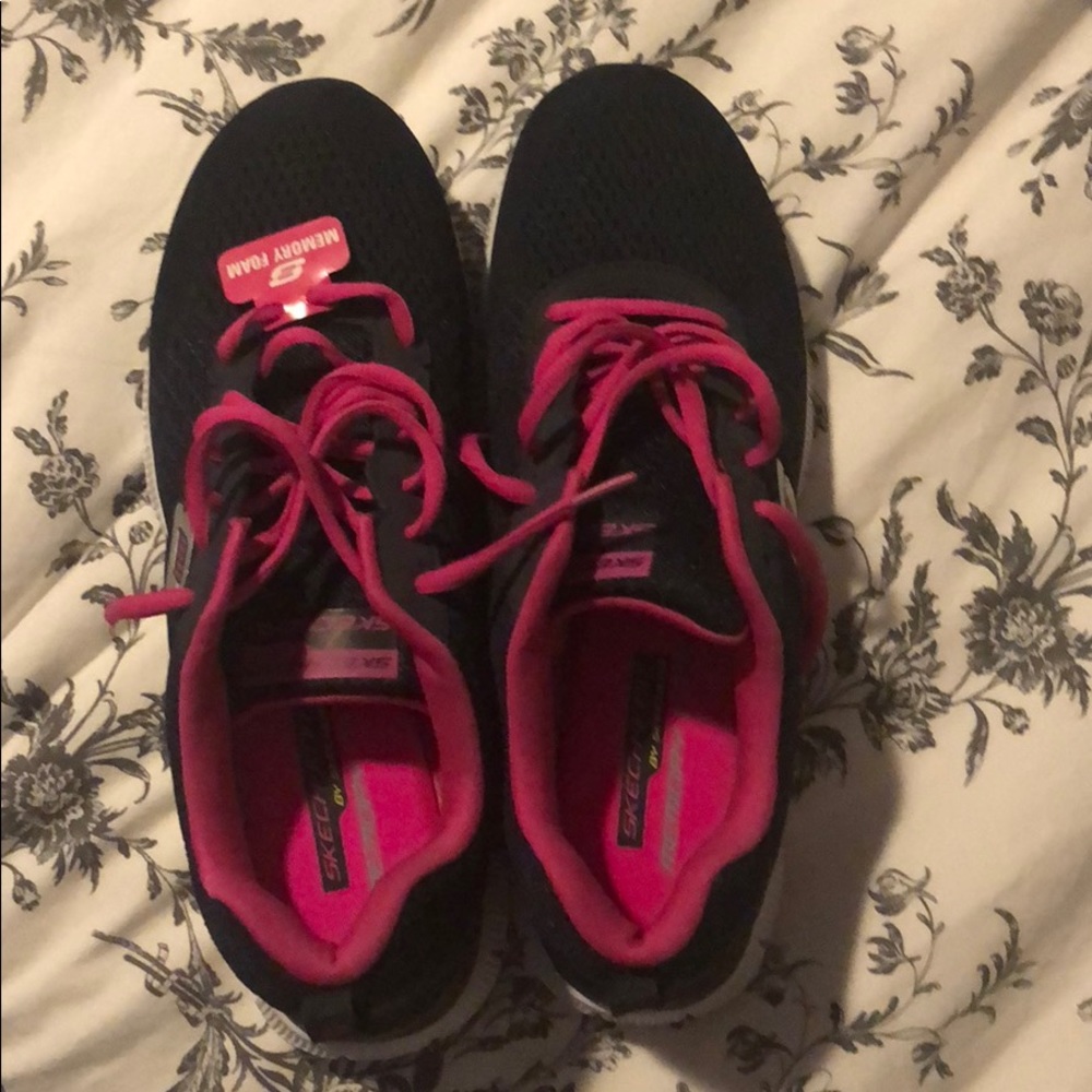 Sketchers Memory Foam Sneakers